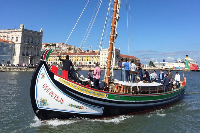 Lisbon Traditional Boats - Guided Sightseeing Cruise - What the live commentary is really like