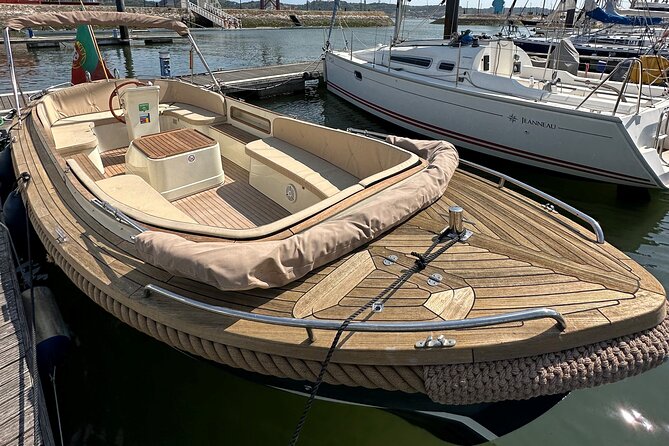 Lisbon – Vinho Verde Wine Premium Boat Experience - Starting at Doca de Santo Amaro