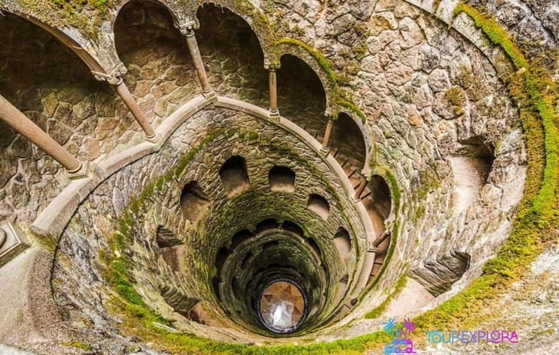 Magical Day Trip: Pena Palace, Sintra, CaboDa Roca & Cascais - Sintra Centre: A Short Taste of the Town