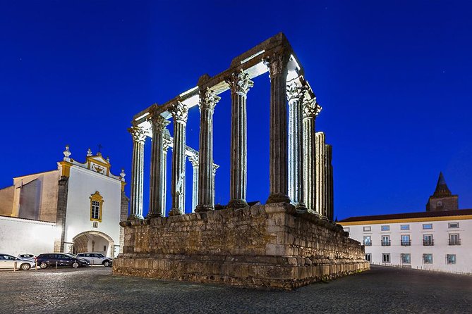 Private Day Tour With Guide to Évora and Monsaraz - Évora and the Chapel of Bones