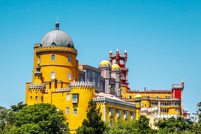 Private Local Sintra Tour: Palaces & Coast by Classic Car or Jeep - Who should book this Sintra outing?