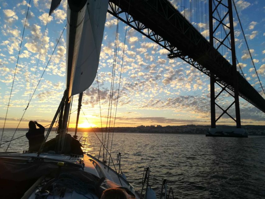 Private Romantic cruise with sparkling wine- 2-Hour- Lisbon - What is included and what is not