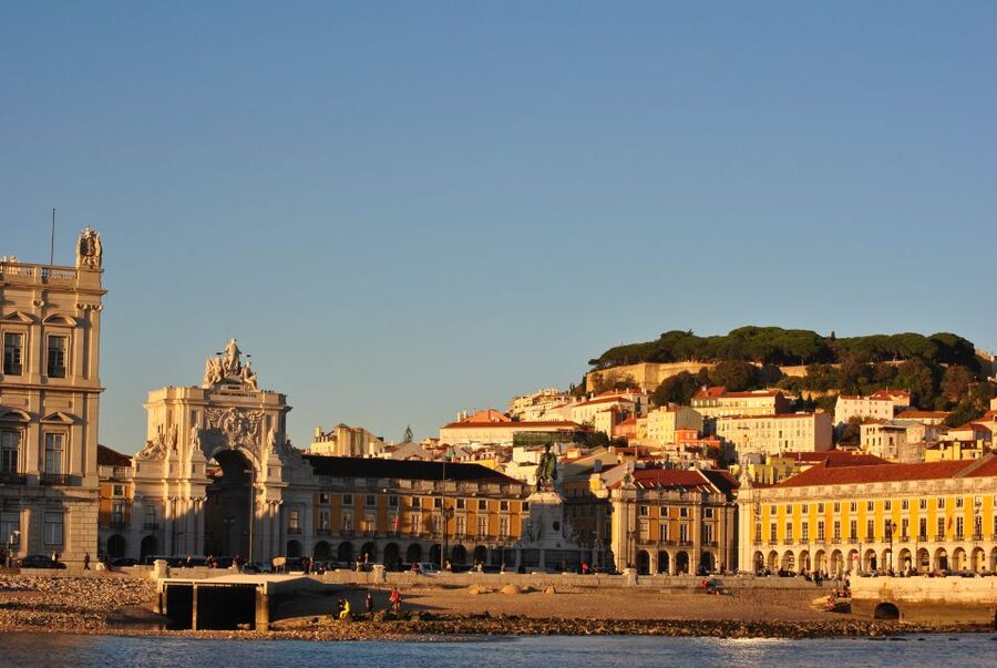 Private Romantic cruise with sparkling wine- 2-Hour- Lisbon - Choosing the right time and occasion