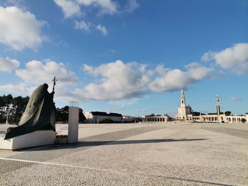 Private Tour to Fatima, Batalha, Nazare, Obidos From Lisbon - Four very different Portuguese stops in one day