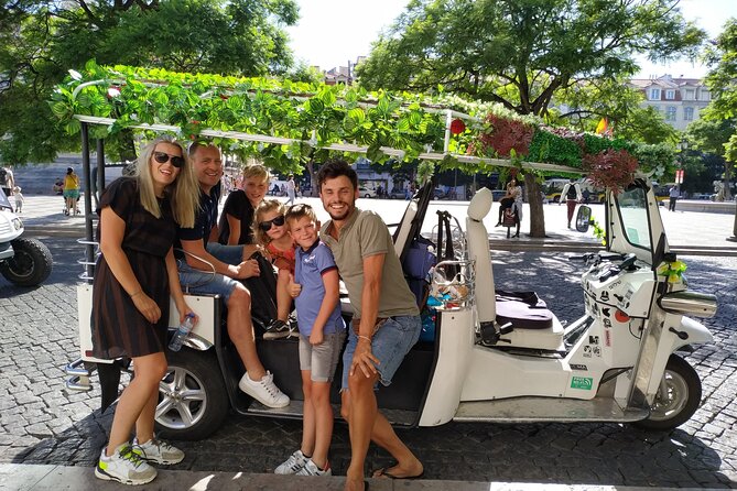 Private tuk tuk tour in old city Lisbon (Standard-1h30) - Starting at Rossio Square and Avenida da Liberdade