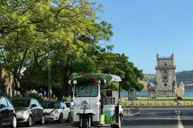 Private tuk tuk tour in old city Lisbon (Standard-1h30) - Sé Cathedral and the approach to Alfama