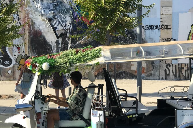 Private tuk tuk tour in old city Lisbon (Standard-1h30) - Senhora do Monte and the final view