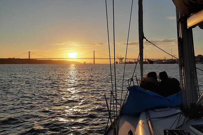 Relaxing Sailboat Cruise along the Tagus - Doca de Santo Amaro and the small-boat atmosphere