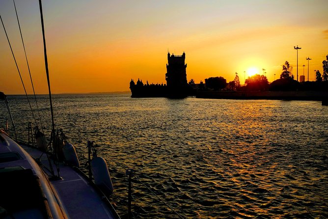 Relaxing Sailboat Cruise along the Tagus - São Jorge Castle and Lisbon’s old quarters