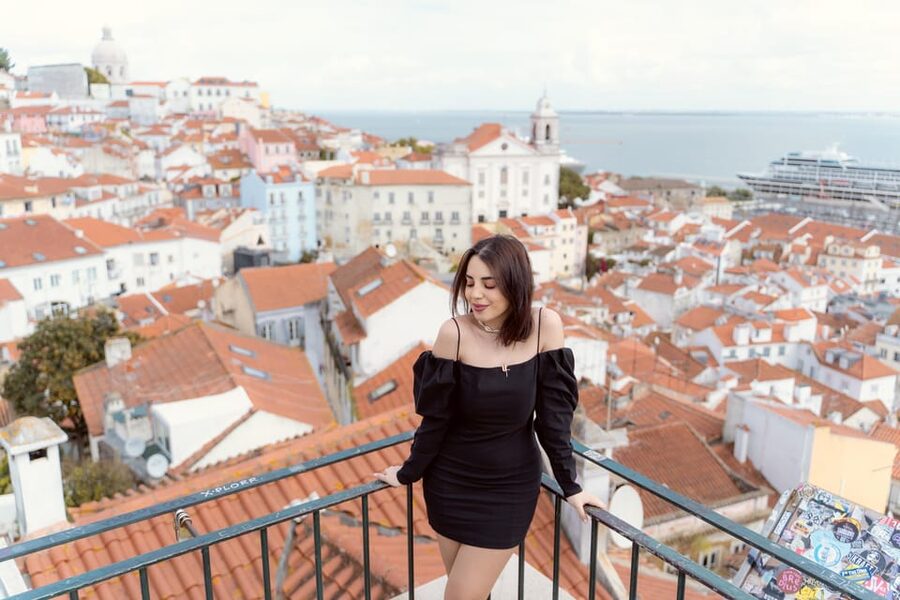 Romantic Photoshoot Experience for Couples in Lisbon - Small Details That Make the Session Better