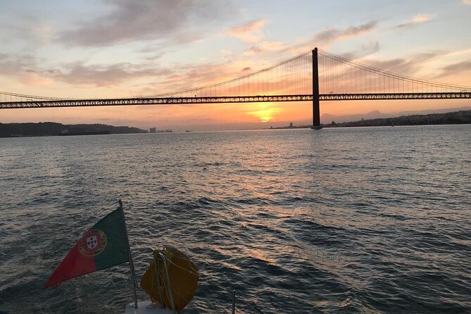 Sailboat Tour in Lisbon with drinks included | Morning and Sunset - The first views: MAAT and the waterfront
