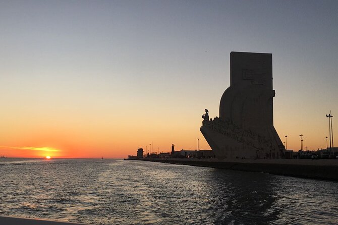 Sailboat Tour in Lisbon with drinks included | Morning and Sunset - Terreiro do Paço and the return across the Tagus