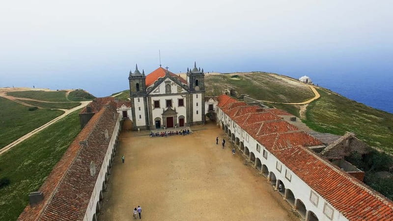 Sesimbra & Arrábida National Park Tour with 5 Wines Tasting - Who should book this experience