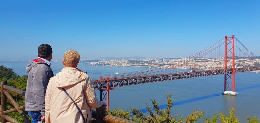 Sesimbra e Arrábida Natural Park: 1 Day Tour & Wine Tasting - Who should book this day?