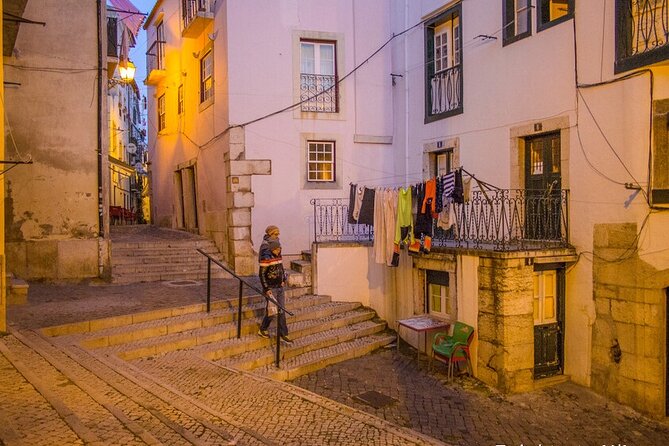 Shared Arrival Transfer: From Lisbon Airport to Hotels - The ride to Lisbon, Sintra, or the coast