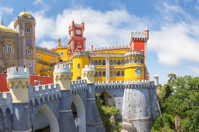 Sintra-Cascais-Pena Palace 8-People Small Group Tour from Lisbon - The guide makes the schedule work