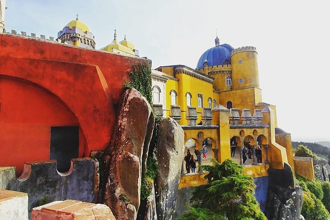 Sintra Half-Day Private Tour - A Journey through Wonderland - Sintra’s old center: pastries and a needed pause