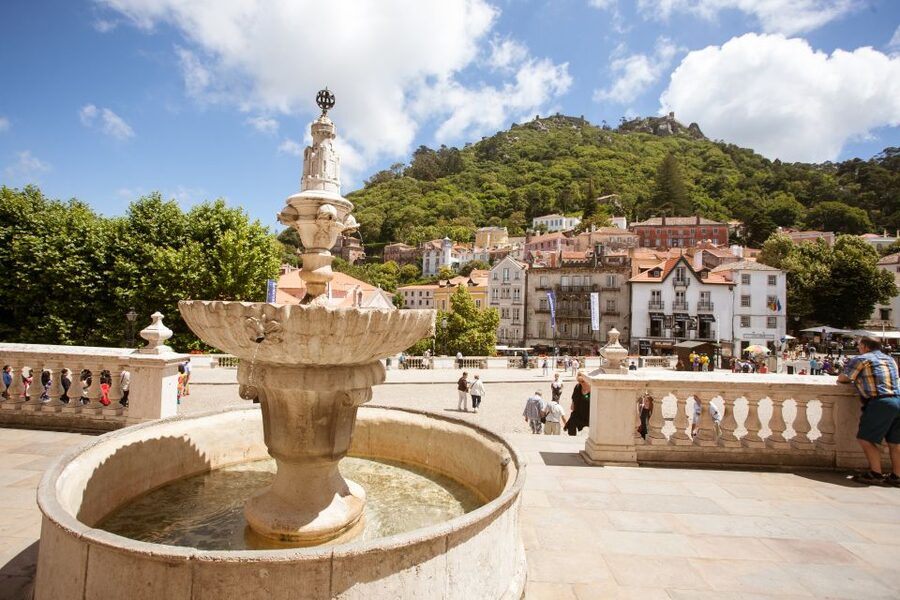 Sintra: Half-Day Tour with Royal Palace Ticket - The multilingual guide format