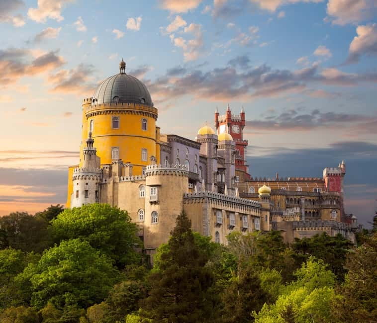 Sintra Hike: Past palaces and hidden paths. - Key points at a glance