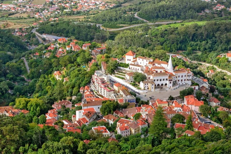 Sintra Hike: Past palaces and hidden paths. - A mountain walk instead of a palace queue