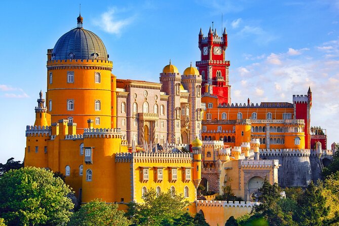 Sintra, Pena Palace, Quinta da Regaleira & Cascais Group Tour - Guincho Beach and the Atlantic air