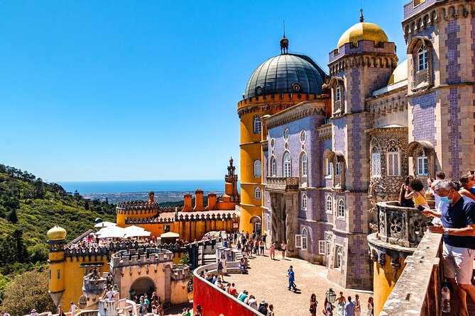 Sintra, Pena Palace, Quinta da Regaleira & Cascais Group Tour - Guides, drivers, and the human side of the day