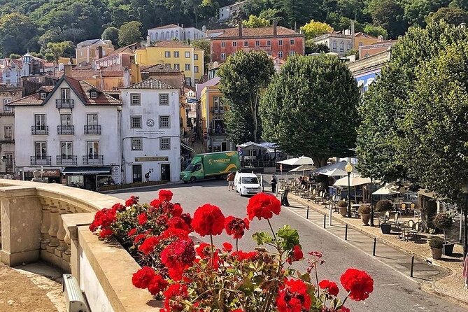 Sintra Walking Tour: Romantic Village & Palaces - Moorish Fountain and the old center