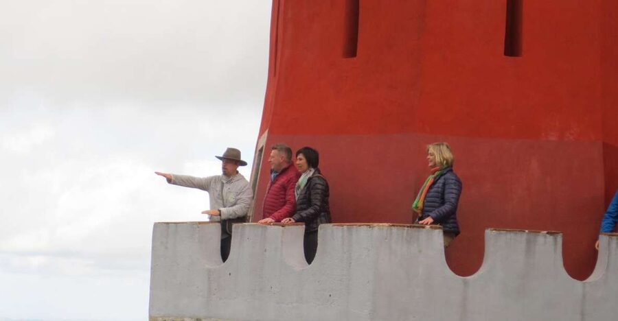 Sintra: Walking Tour with Palace, Castle, and Old Town Visit - Pena Palace and the Mountain Setting