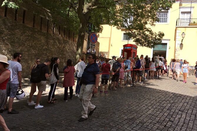 Skip the Line Ticket Castelo de S. Jorge - The castle grounds, excavations, and old stone walls