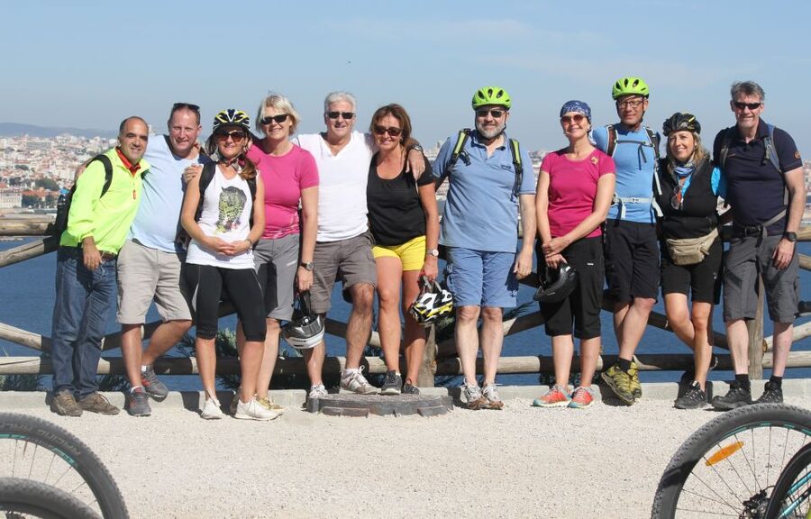 South Lisbon: 3-Hour Christ the King Electric Bike Tour - Coffee and gardens at Casa da Cerca