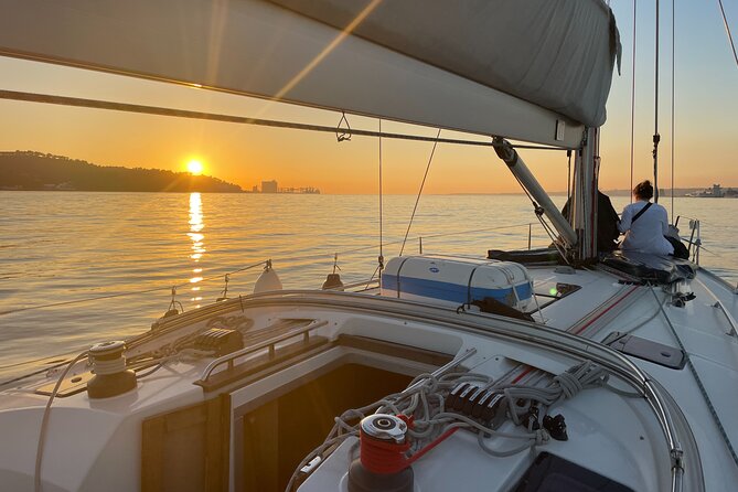 Sunset Boat Tour in Lisbon with Wine - Crossing to Cacilhas and Cristo Rei