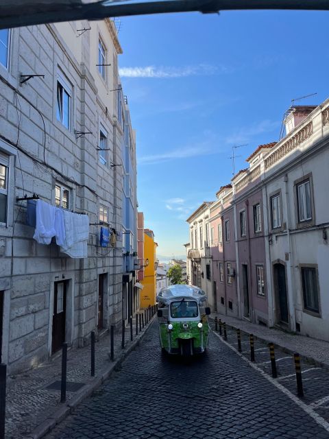 Tuk Tuk Lisbon: 3H00 Lisbon Charms - Graça and Senhora do Monte deliver the best high views