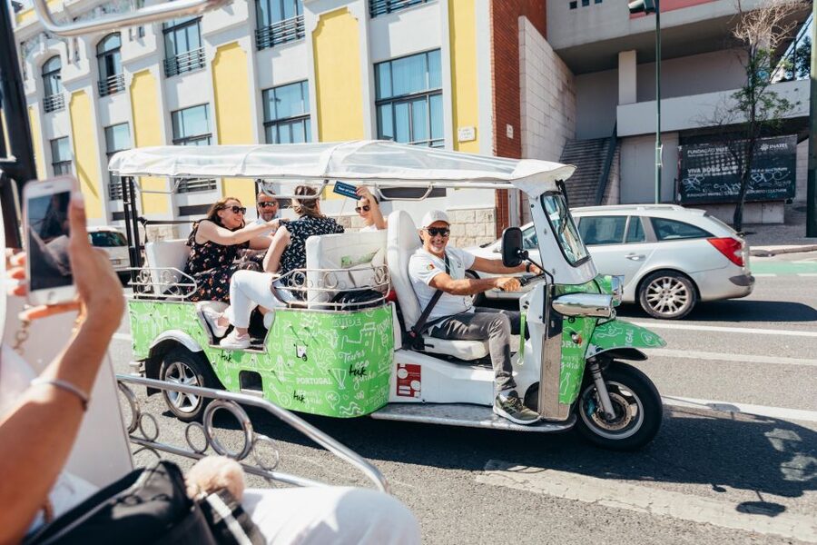 Tuk Tuk Lisbon: 3H00 Lisbon Charms - Guides shape the quality of the day