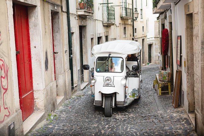 Tuk Tuk Tour in Lisbon's Old Town - Tram 28 - Sé Cathedral and the first look at Alfama