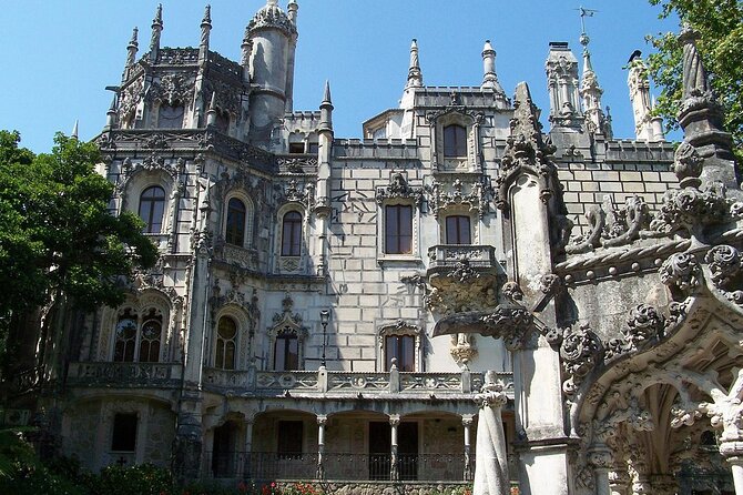 Unforgettable Sintra Tour E-CAR GPS audio-guided route that informs and entertains! - Quinta da Regaleira and Monserrate