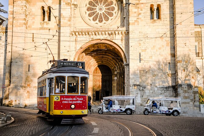 Welcome Lisbon Tour with Local Guide in Private Eco Tuk Tuk - Baixa and Lisbon’s planned downtown