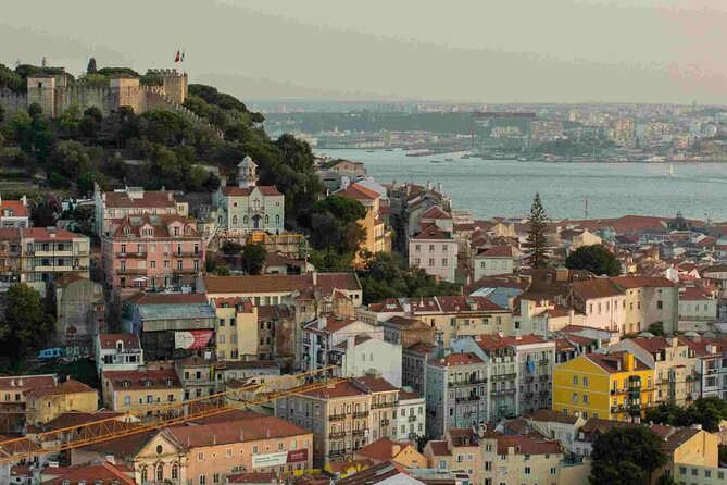 Welcome Lisbon Tour with Local Guide in Private Eco Tuk Tuk - Sé Cathedral and the climb into Alfama
