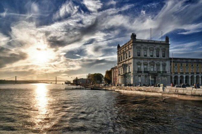 Welcome Lisbon Tour with Local Guide in Private Eco Tuk Tuk - Price, private value, and practical limits